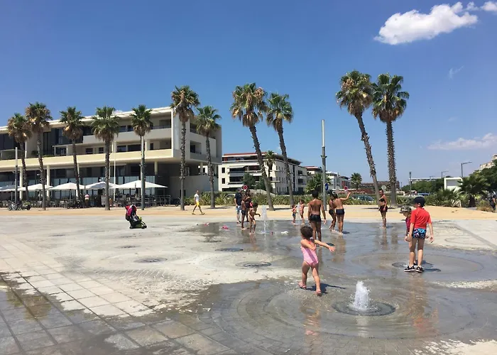 2 Pieces Avec Climatisation, Terrasse Et Parking Pres Des Plages - Fr-1-338-546 *