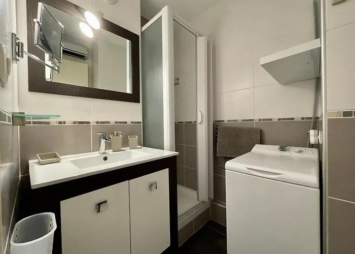2 Pieces Avec Climatisation, Terrasse Et Parking Pres Des Plages - Fr-1-338-546 Lägenhet