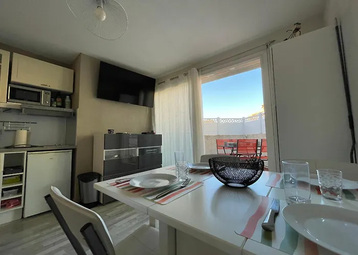 Lägenhet 2 Pieces Avec Climatisation, Terrasse Et Parking Pres Des Plages - Fr-1-338-546 *